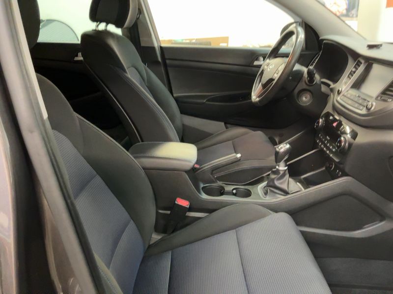 Hyundai Tucson 1.6 Advantage blue 2WD — zdjęcie 11