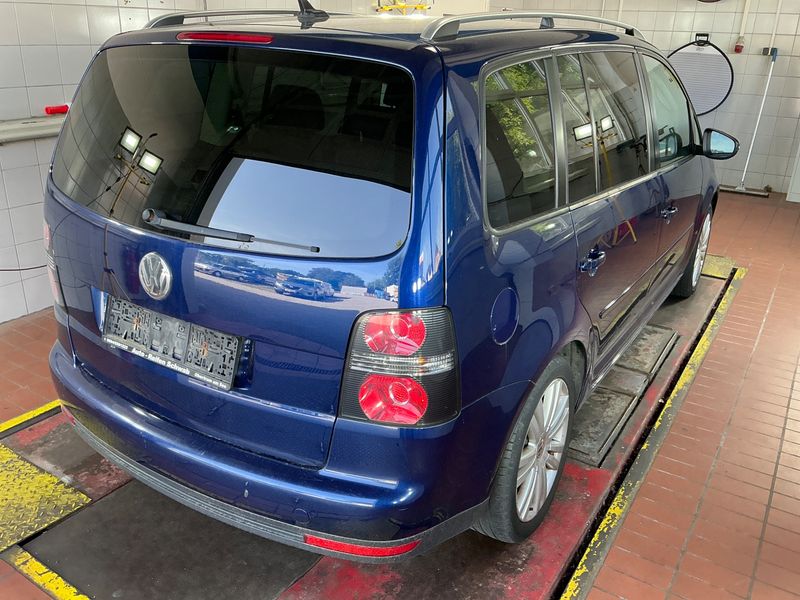 Volkswagen Touran 2.0 TDI Freestyle — zdjęcie 2