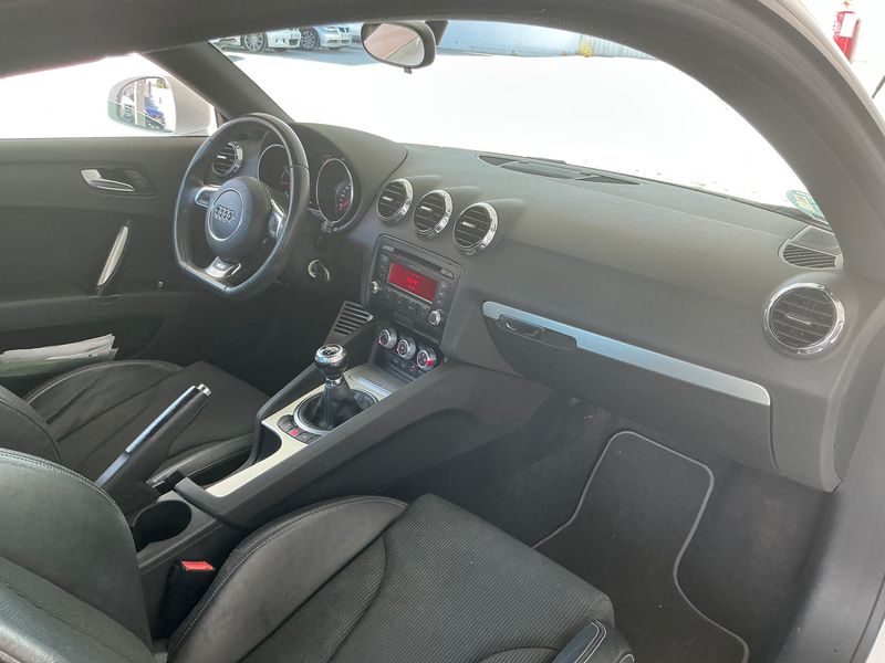 Audi TT 1.8 TFSI Coupe — zdjęcie 12