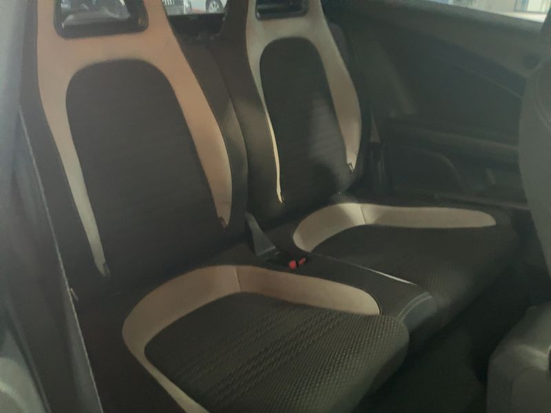Volkswagen Scirocco 2.0 TSI R — zdjęcie 14