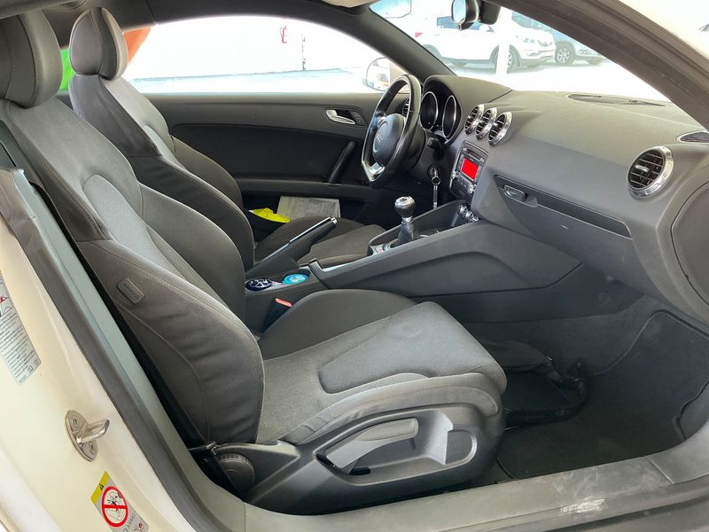 Audi TT 1.8 TFSI Coupe — zdjęcie 11