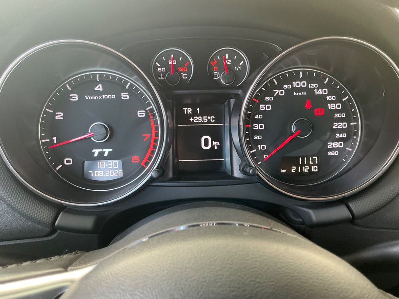 Audi TT 1.8 TFSI Coupe — zdjęcie 13