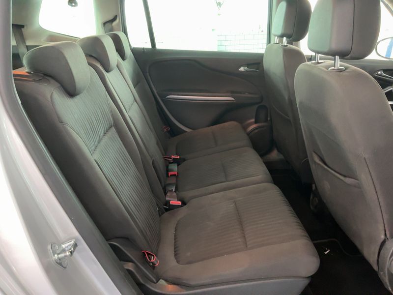 Opel Zafira Tourer 2.0 CDTI Edition — zdjęcie 14