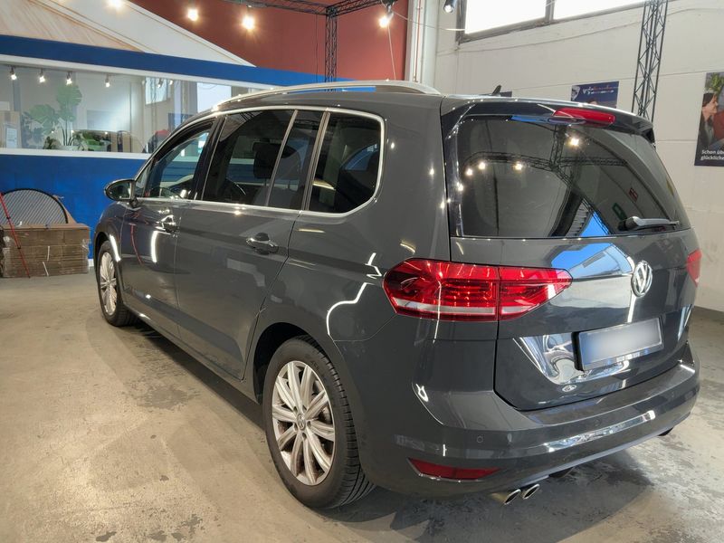 Volkswagen Touran 2.0 TDI Highline BlueMotion Tech — zdjęcie 3