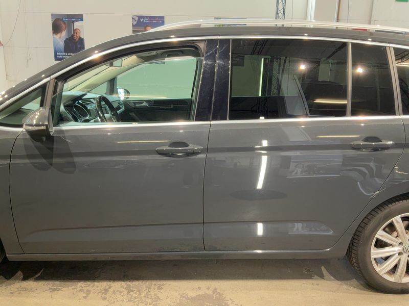 Volkswagen Touran 2.0 TDI Highline BlueMotion Tech — zdjęcie 4