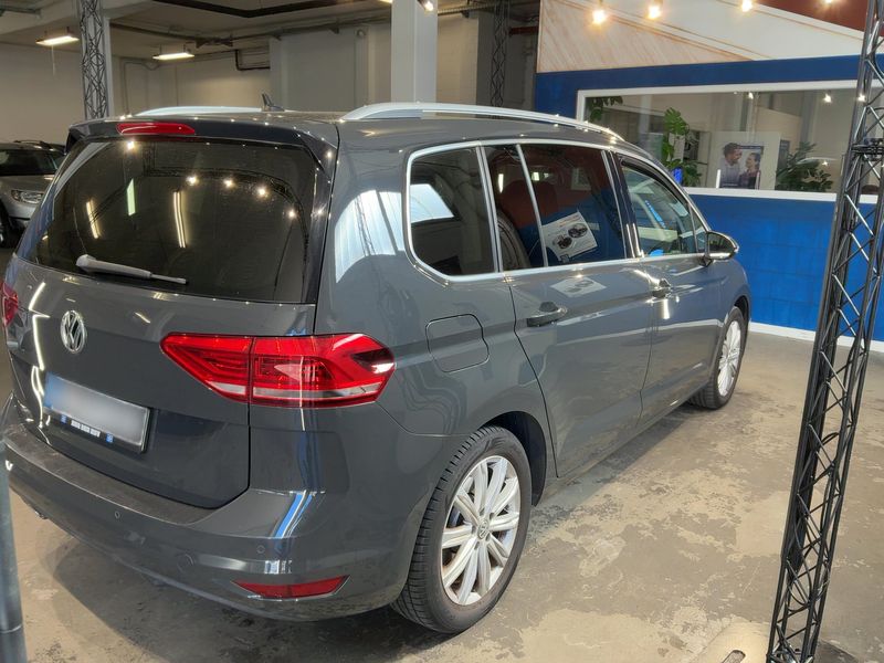 Volkswagen Touran 2.0 TDI Highline BlueMotion Tech — zdjęcie 6