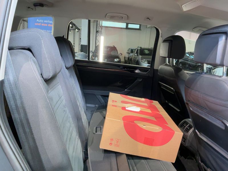 Volkswagen Touran 2.0 TDI Highline BlueMotion Tech — zdjęcie 14
