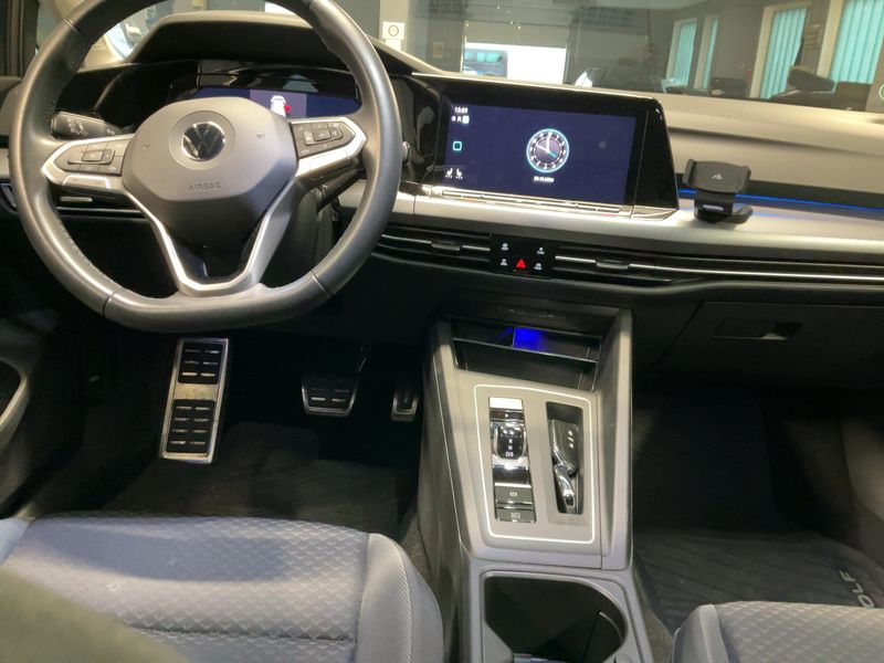 Volkswagen Golf VIII 1.5 eTSI Active — zdjęcie 12