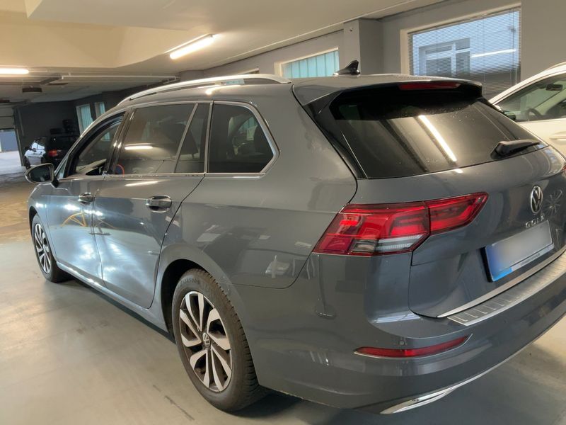 Volkswagen Golf VIII 1.5 eTSI Active — zdjęcie 3