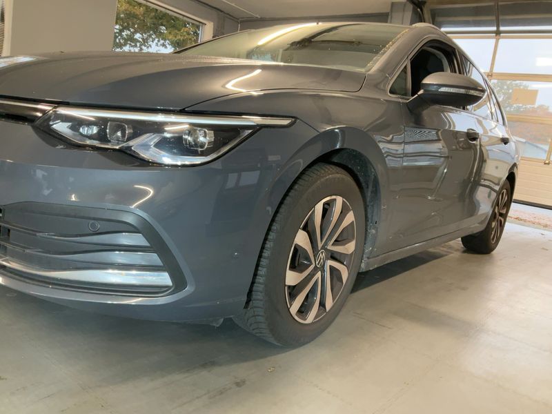 Volkswagen Golf VIII 1.5 eTSI Active — zdjęcie 2