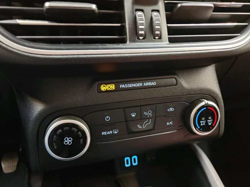 Ford Focus 1.0 EcoBoost Cool&Connect — zdjęcie 18
