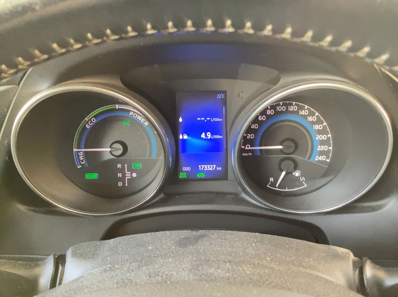 Toyota Auris 1.8 Hybrid Advance — zdjęcie 13
