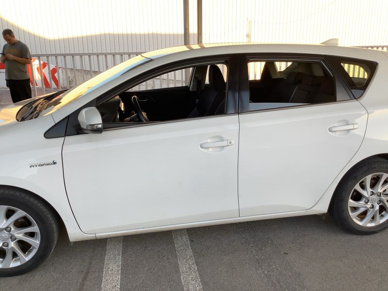 Toyota Auris 1.8 Hybrid Advance — zdjęcie 4