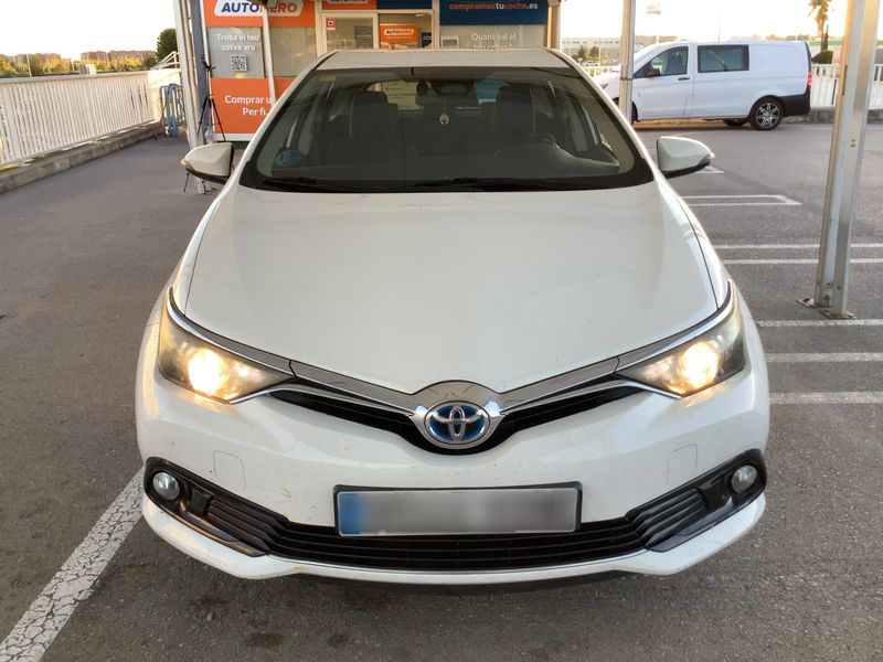 Toyota Auris 1.8 Hybrid Advance — zdjęcie 9