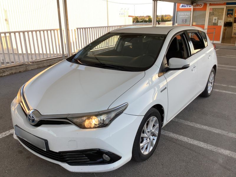 Toyota Auris 1.8 Hybrid Advance — zdjęcie 1
