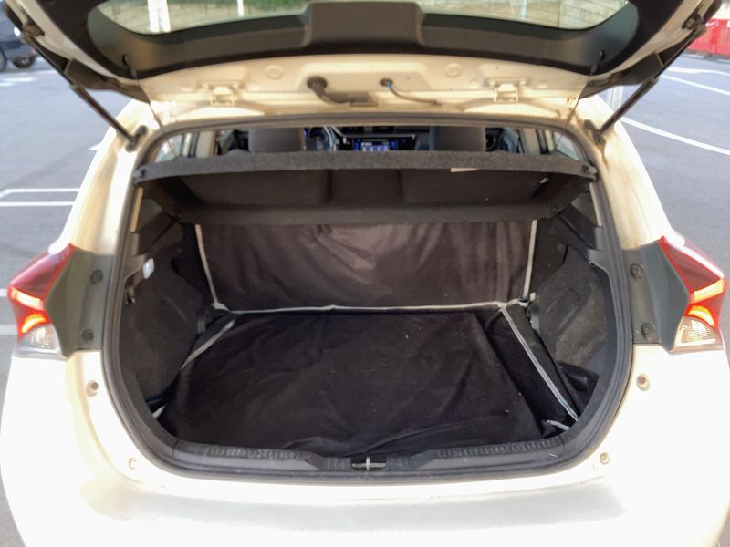 Toyota Auris 1.8 Hybrid Advance — zdjęcie 10