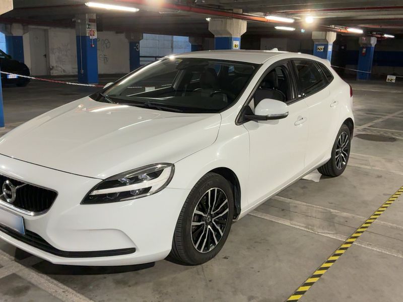 Volvo V40 2.0 D3 Plus — zdjęcie 2