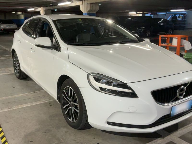 Volvo V40 2.0 D3 Plus — zdjęcie 8