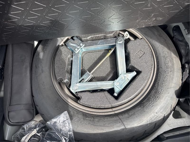 Toyota RAV 4 2.5 Hybrid 4x2 Dynamic — zdjęcie 13