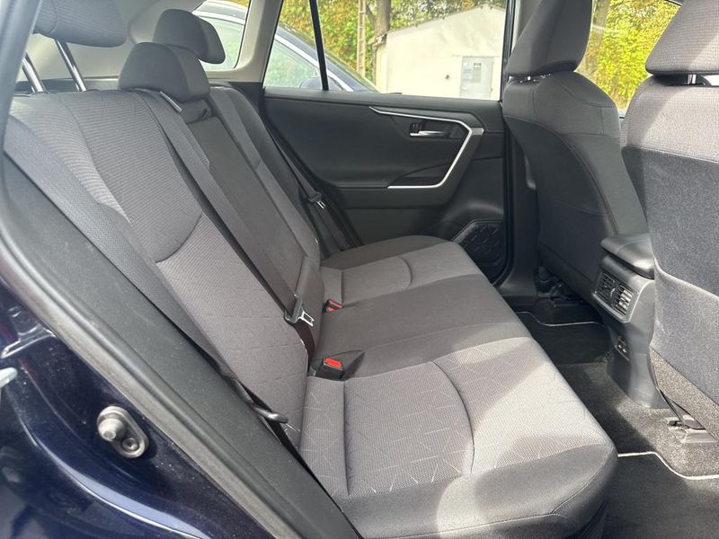 Toyota RAV 4 2.5 Hybrid 4x2 Dynamic — zdjęcie 11