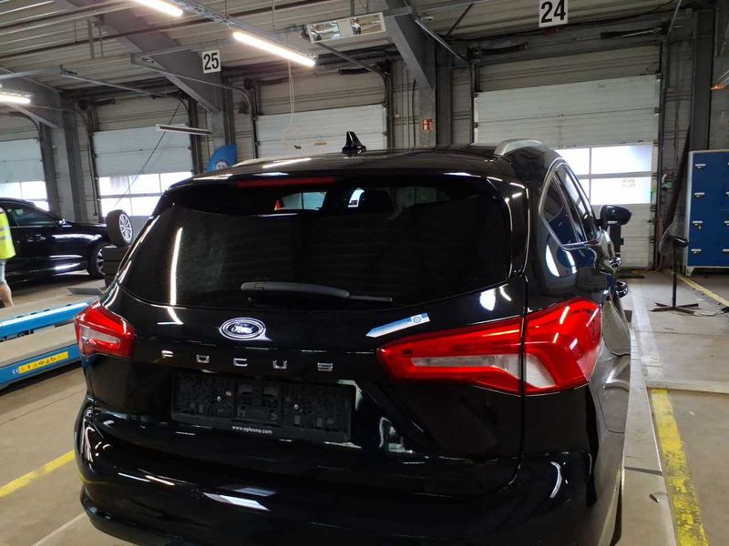 Ford Focus 1.0 EcoBoost Titanium X — zdjęcie 39