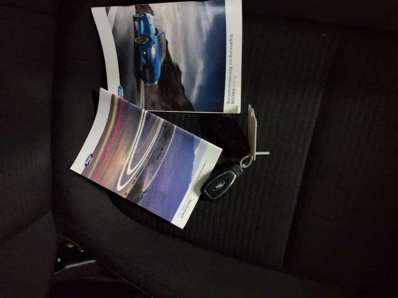 Ford Focus 1.0 EcoBoost Titanium X — zdjęcie 31