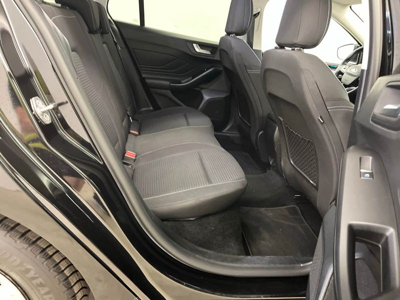 Ford Focus 1.0 EcoBoost Titanium X — zdjęcie 9