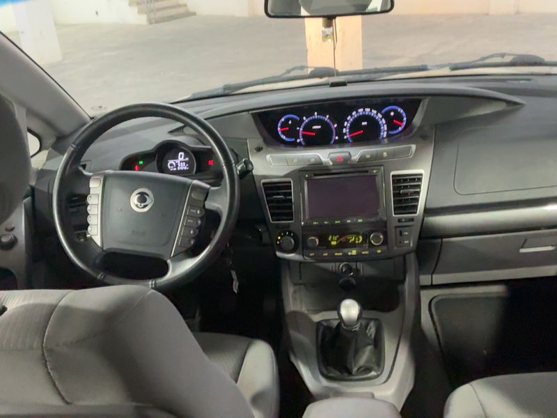 Ssangyong Rodius 2.0 TD XDi Premium — zdjęcie 12