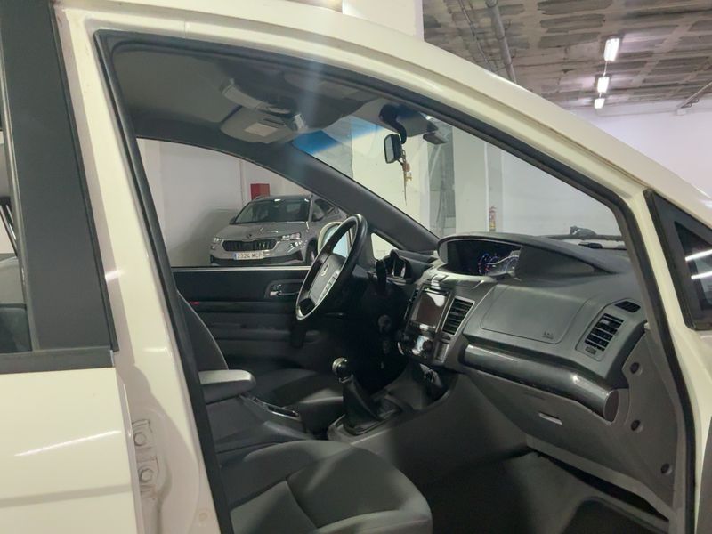 Ssangyong Rodius 2.0 TD XDi Premium — zdjęcie 11