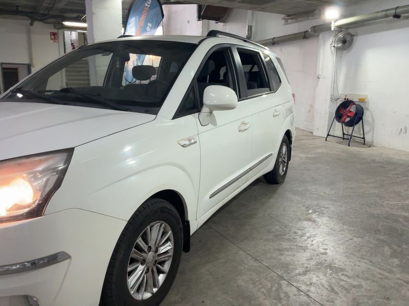 Ssangyong Rodius 2.0 TD XDi Premium — zdjęcie 2