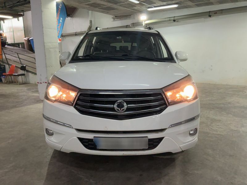 Ssangyong Rodius 2.0 TD XDi Premium — zdjęcie 9