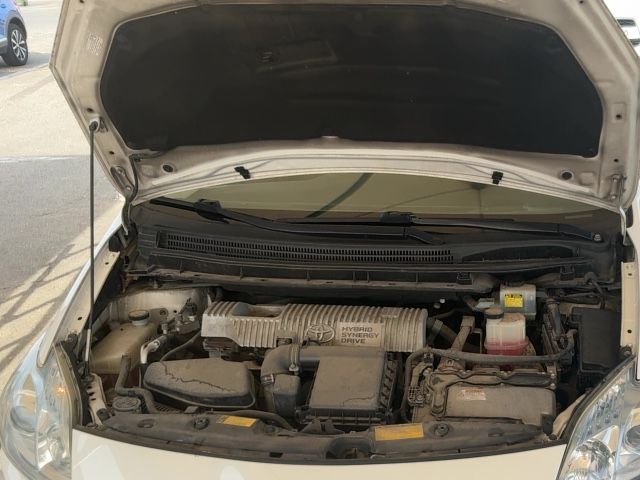 Toyota Prius 1.8 Advance — zdjęcie 26