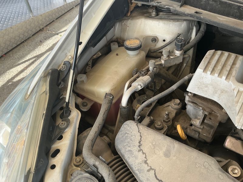 Toyota Prius 1.8 Advance — zdjęcie 29
