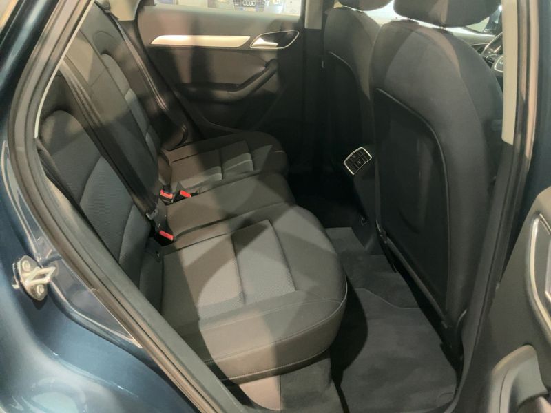 Audi Q3 2.0 TDI Business — zdjęcie 14