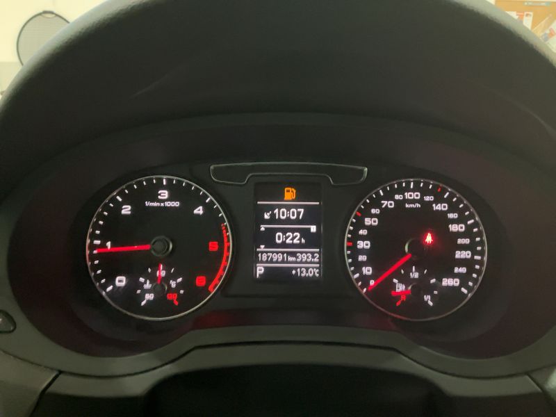 Audi Q3 2.0 TDI Business — zdjęcie 13