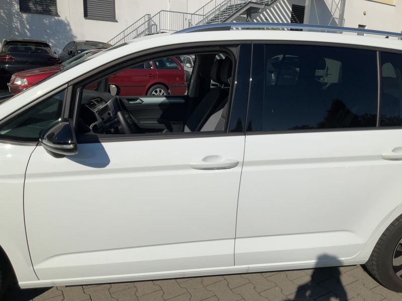 Volkswagen Touran 1.5 TSI ACT Comfortline BlueMotion Tech — zdjęcie 4