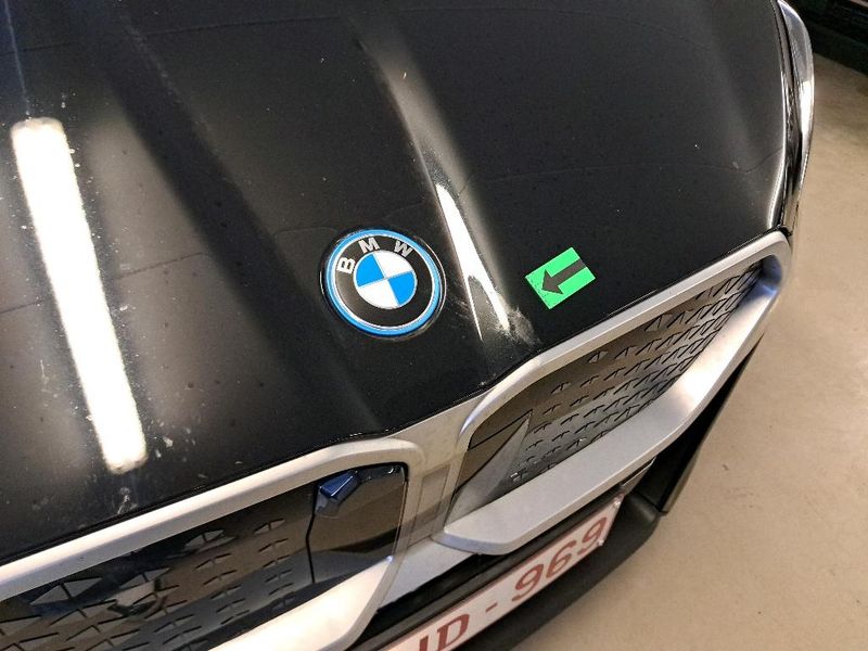 BMW iX2 eDrive20 — zdjęcie 28