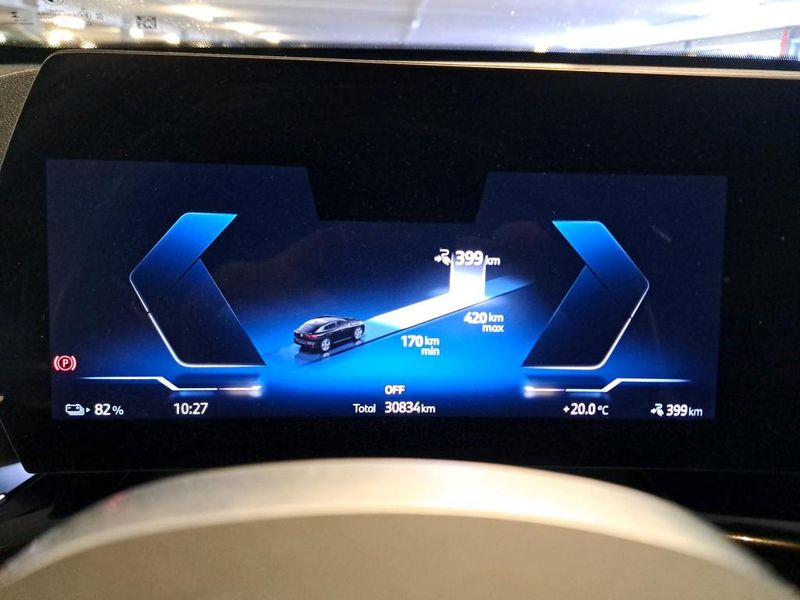 BMW iX2 eDrive20 — zdjęcie 8