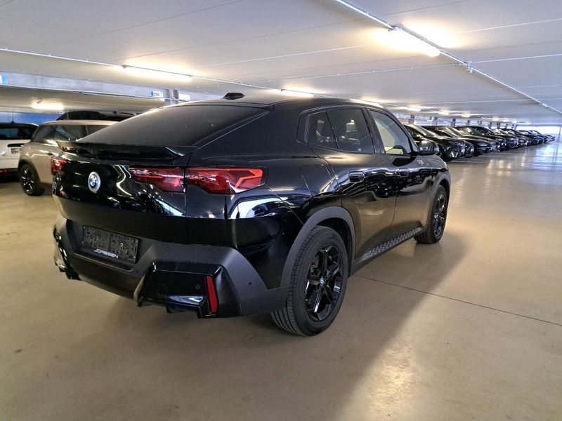BMW iX2 eDrive20 — zdjęcie 4