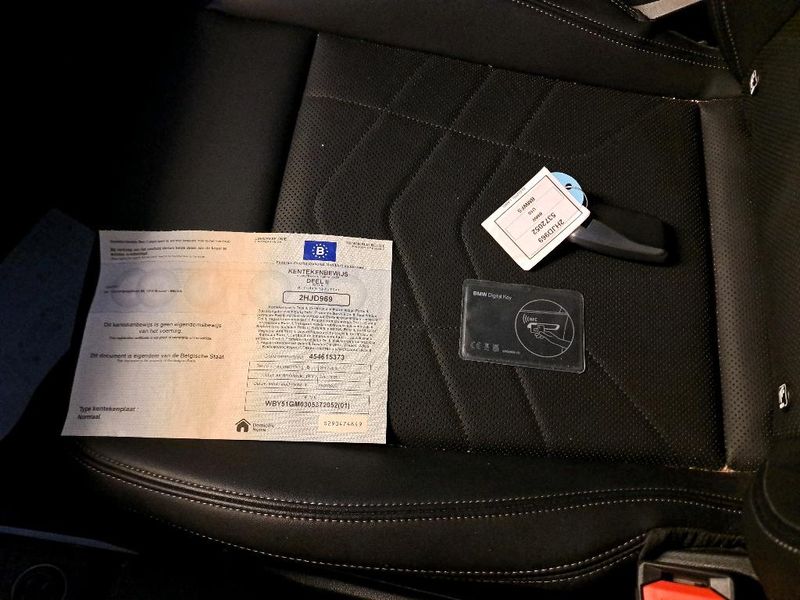BMW iX2 eDrive20 — zdjęcie 25