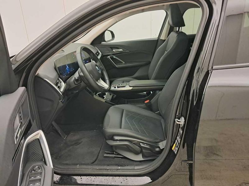 BMW iX2 eDrive20 — zdjęcie 13