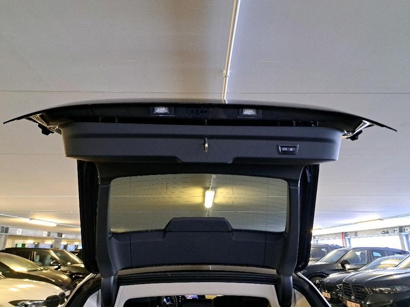 BMW iX2 eDrive20 — zdjęcie 31