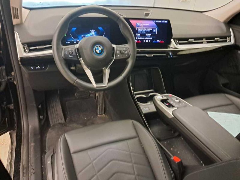 BMW iX2 eDrive20 — zdjęcie 17