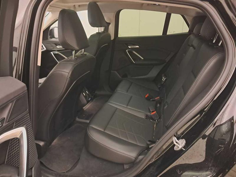 BMW iX2 eDrive20 — zdjęcie 16