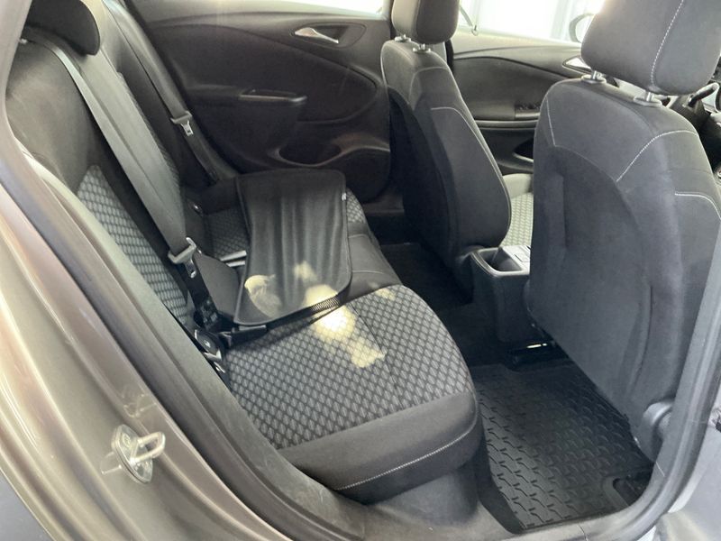Opel Astra 1.4 SIDI Turbo Edition — zdjęcie 14