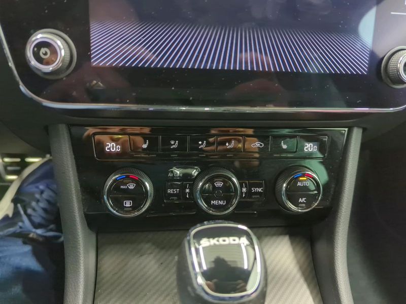 Skoda Superb 1.5 TSI ACT SportLine — zdjęcie 19