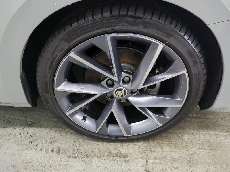 Skoda Superb 1.5 TSI ACT SportLine — zdjęcie 13