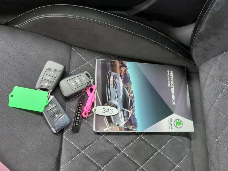 Skoda Superb 1.5 TSI ACT SportLine — zdjęcie 9