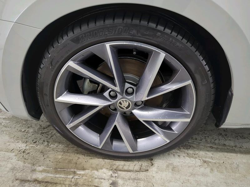 Skoda Superb 1.5 TSI ACT SportLine — zdjęcie 12