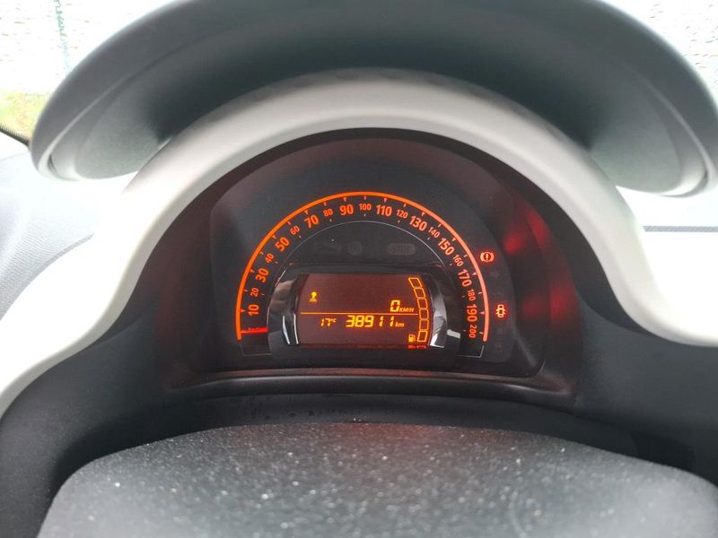 Renault Twingo 1.0 SCe Zen — zdjęcie 10